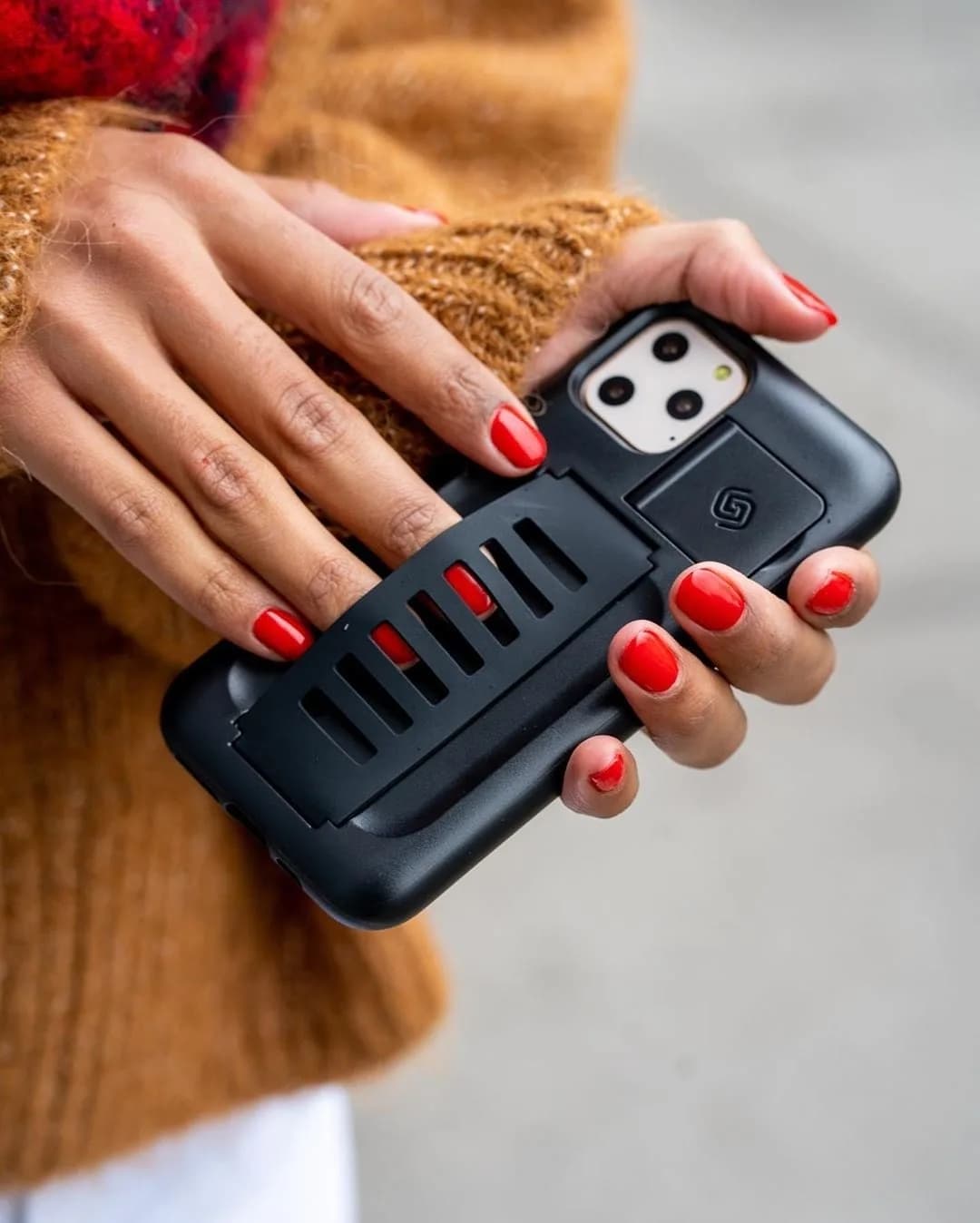 Grip2u Slim iPhone 15 Pro Case | Eclipse - Image 3